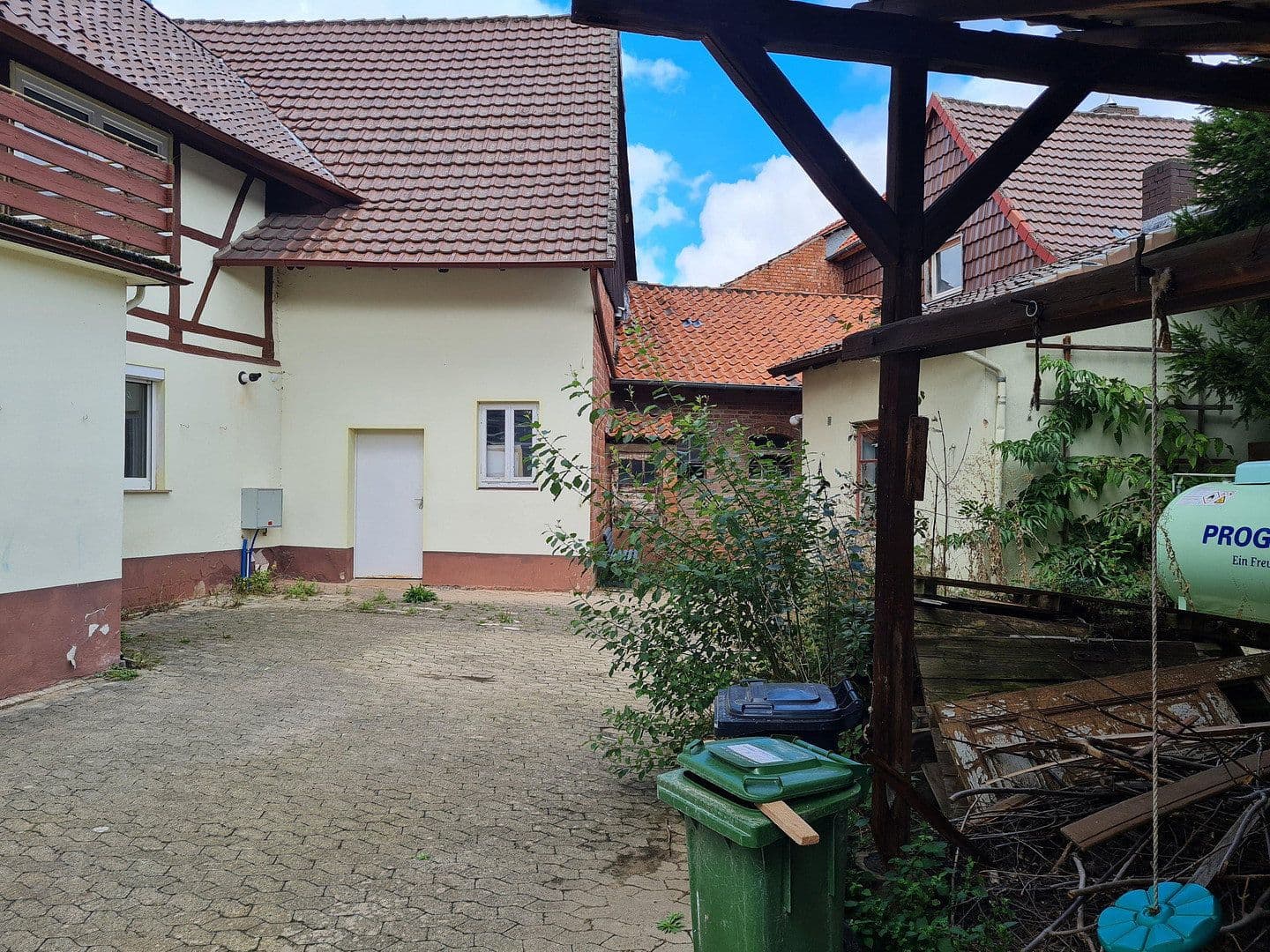 Prodej domu 303 m², pozemek 408 m², Rollshausen, Dolní Sasko Prodej domu 303 m², pozemek 408 m², Rollshausen, Dolní Sasko