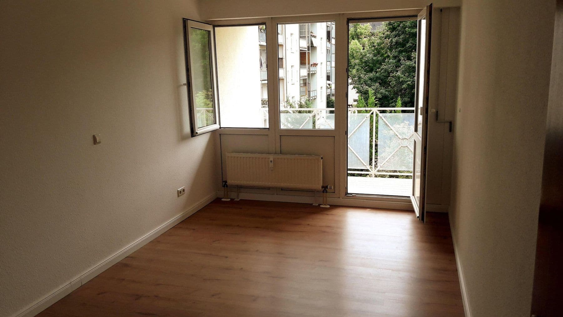 Pronájem bytu 2+1 49 m², Bayreuther Straße 10, Chemnitz, Sasko Pronájem bytu 2+1 49 m², Bayreuther Straße 10, Chemnitz, Sasko