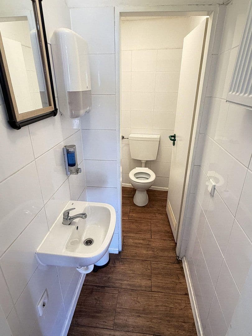 Pronájem nebytového prostoru 214 m², Lohbachstraße 8, Velbert, Severní Porýní-Vestfálsko Pronájem nebytového prostoru 214 m², Lohbachstraße 8, Velbert, Severní Porýní-Vestfálsko