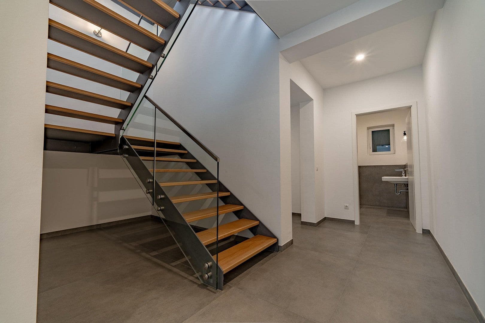 Pronájem bytu 4+1 210 m², Koblenz, Porýní-Falc Pronájem bytu 4+1 210 m², Koblenz, Porýní-Falc