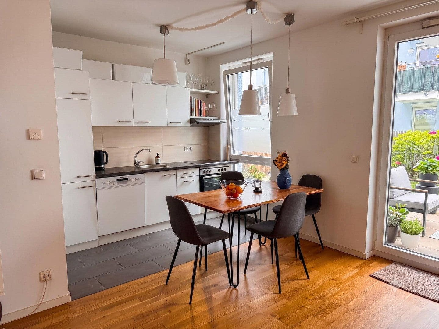 Prodej bytu 3+1 76 m², Gürtelstraße, Berlin, Berlín Prodej bytu 3+1 76 m², Gürtelstraße, Berlin, Berlín