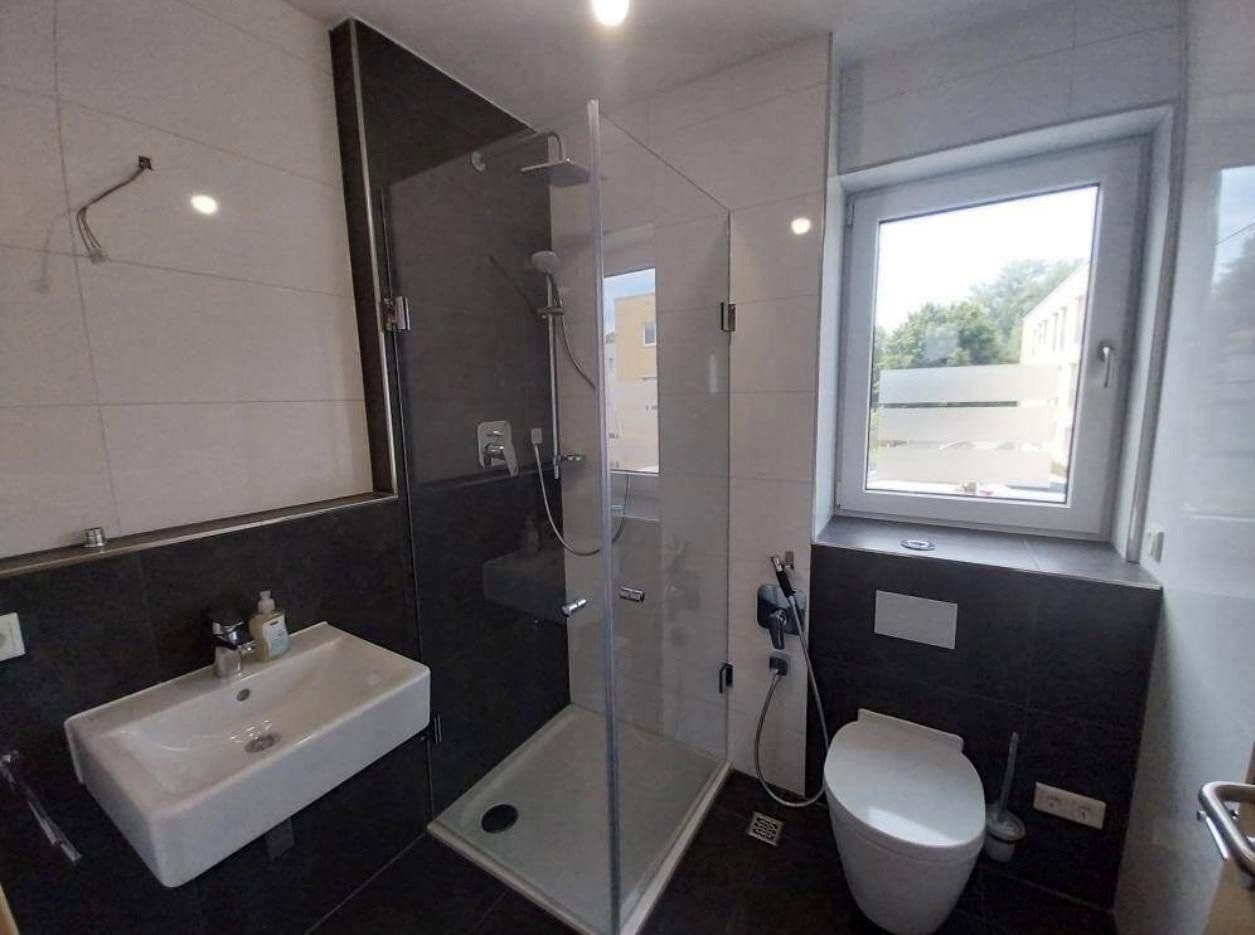Pronájem domu 128 m², pozemek 180 m², Singen (Hohentwiel), Bádensko-Württembersko Pronájem domu 128 m², pozemek 180 m², Singen (Hohentwiel), Bádensko-Württembersko