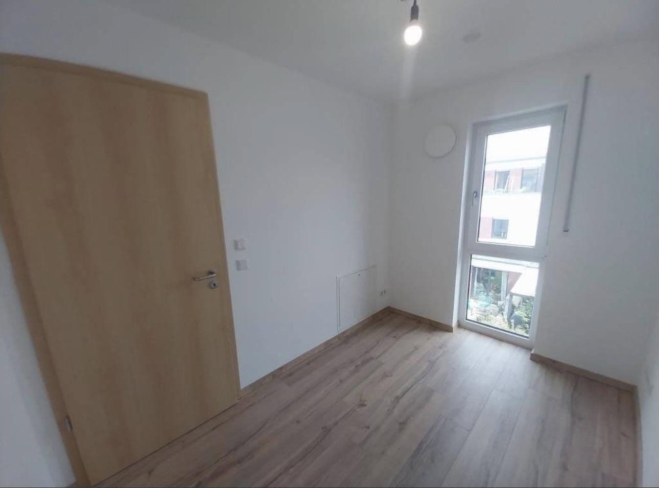Pronájem domu 128 m², pozemek 180 m², Singen (Hohentwiel), Bádensko-Württembersko Pronájem domu 128 m², pozemek 180 m², Singen (Hohentwiel), Bádensko-Württembersko