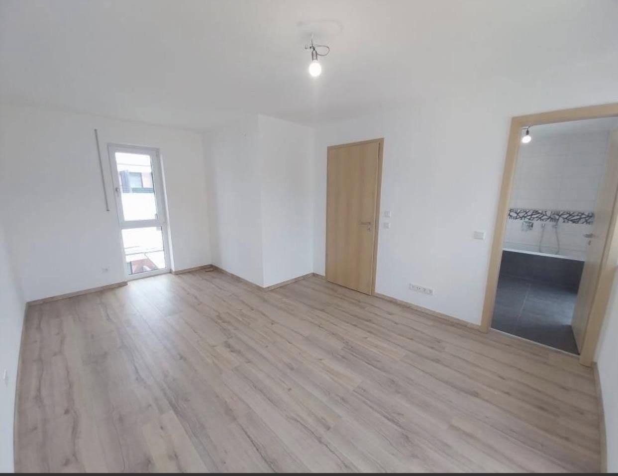 Pronájem domu 128 m², pozemek 180 m², Singen (Hohentwiel), Bádensko-Württembersko Pronájem domu 128 m², pozemek 180 m², Singen (Hohentwiel), Bádensko-Württembersko