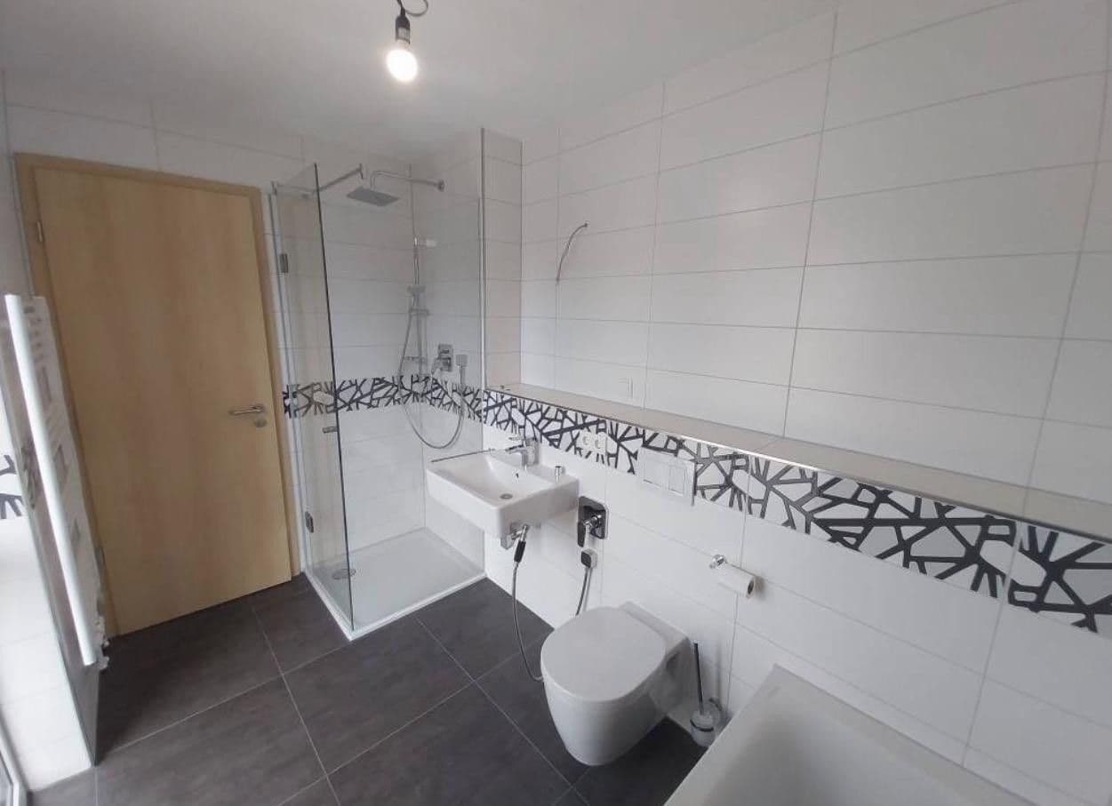 Pronájem domu 128 m², pozemek 180 m², Singen (Hohentwiel), Bádensko-Württembersko Pronájem domu 128 m², pozemek 180 m², Singen (Hohentwiel), Bádensko-Württembersko
