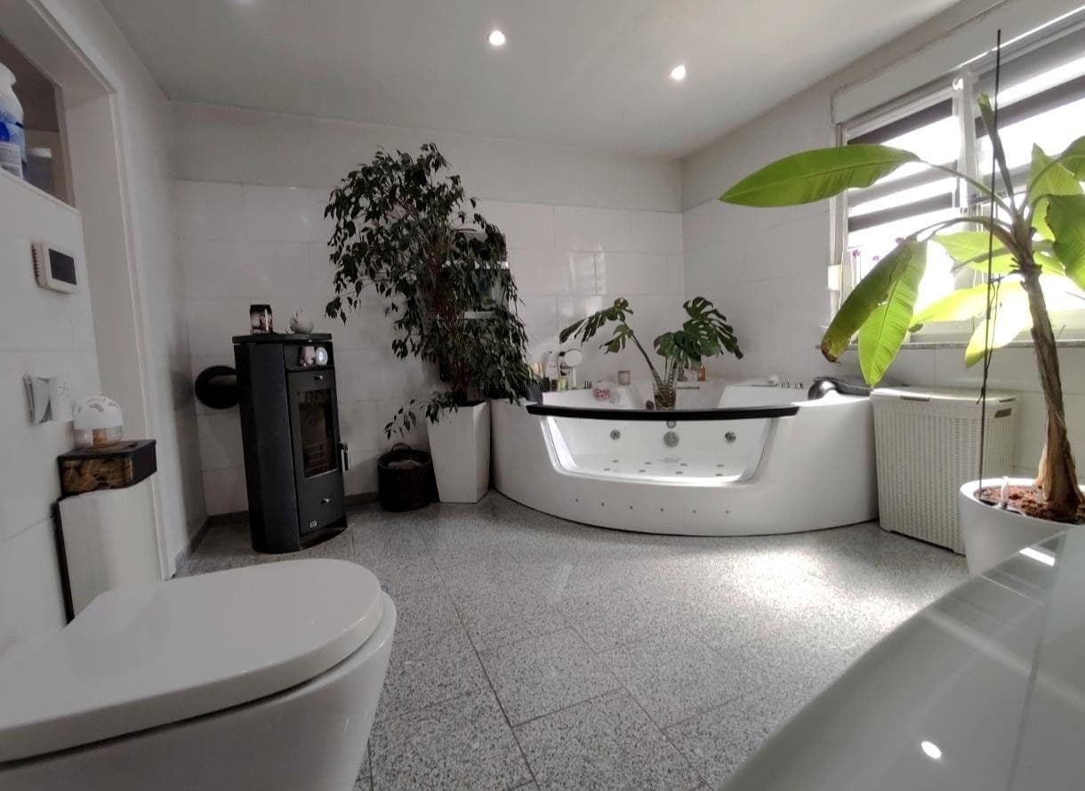 Prodej domu 100 m², pozemek 349 m², Weinsberg, Bádensko-Württembersko Prodej domu 100 m², pozemek 349 m², Weinsberg, Bádensko-Württembersko