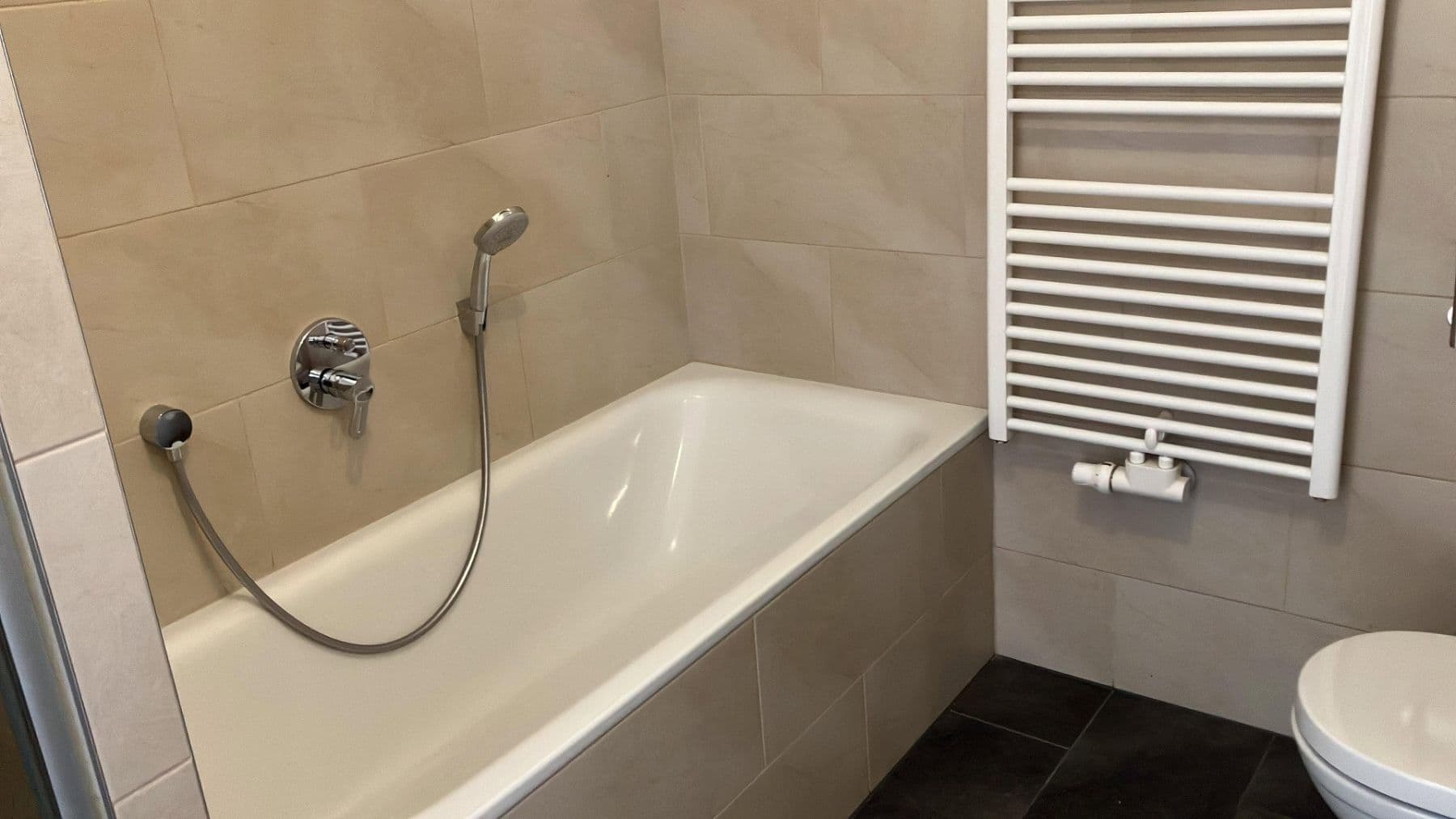 Prodej bytu 2+1 50 m², Rigaer Straße 67, Berlin, Berlín Prodej bytu 2+1 50 m², Rigaer Straße 67, Berlin, Berlín