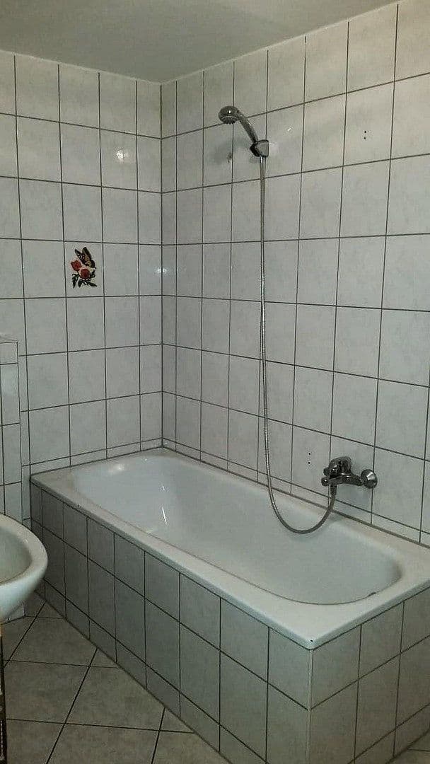 Pronájem bytu 1+1 56 m², Hauptstr. 9, Waltershausen, Durynsko Pronájem bytu 1+1 56 m², Hauptstr. 9, Waltershausen, Durynsko