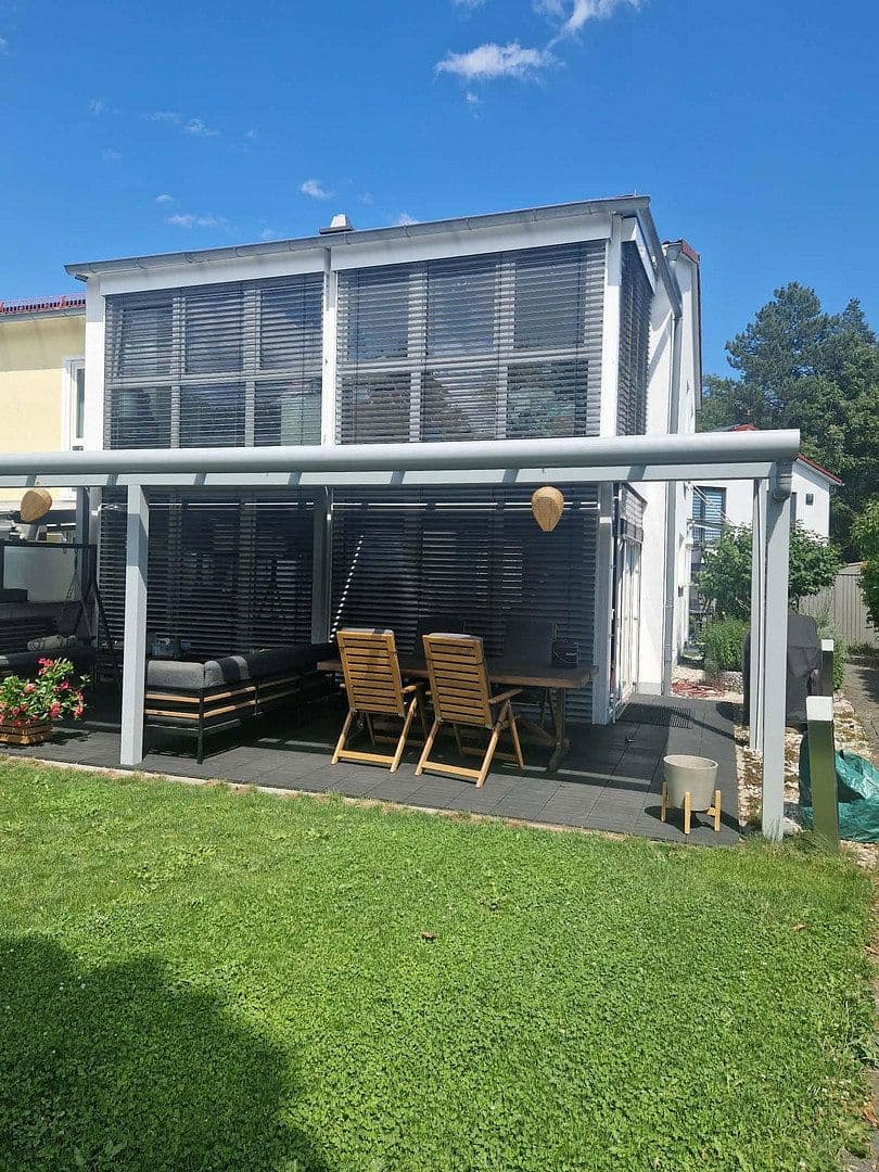 Pronájem domu 147 m², pozemek 355 m², Schlehenstraße 8, Unterschleißheim-Hollern, Bavorsko Pronájem domu 147 m², pozemek 355 m², Schlehenstraße 8, Unterschleißheim-Hollern, Bavorsko