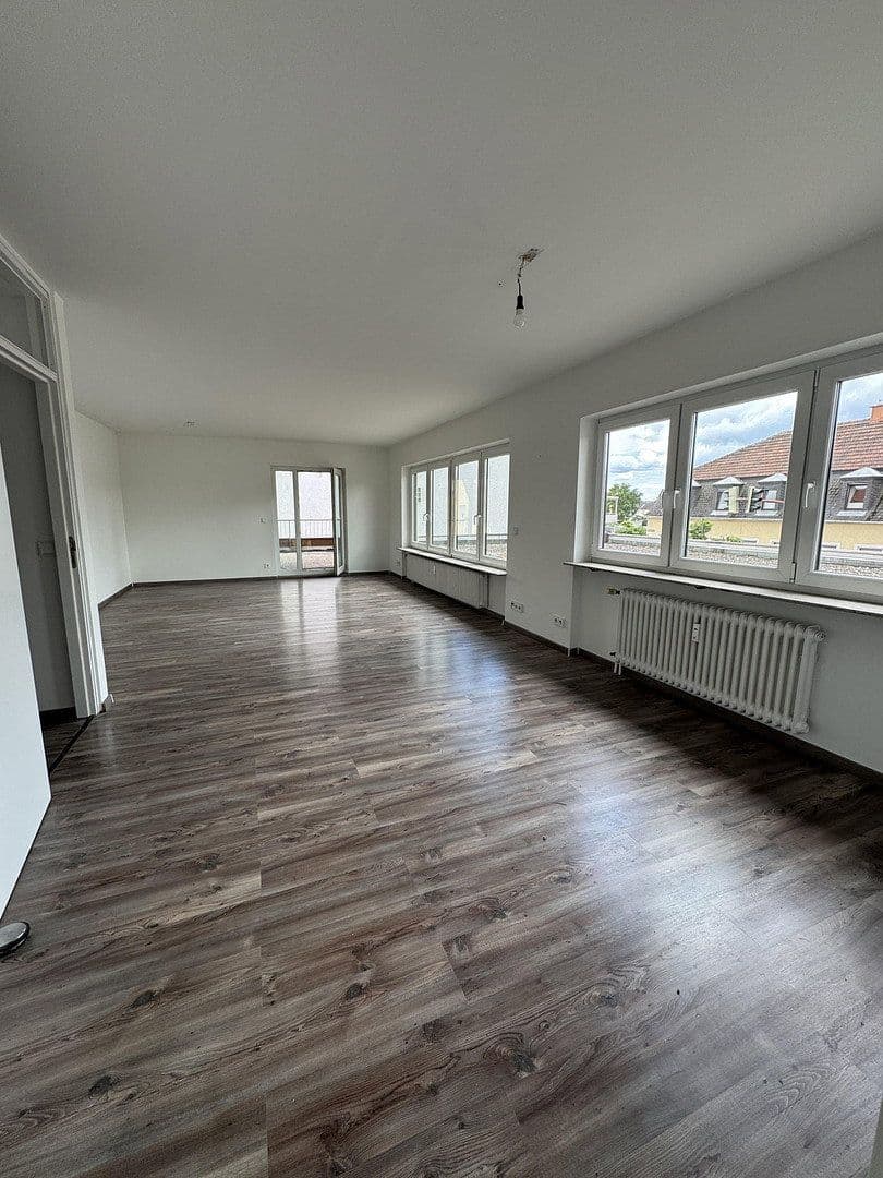 Pronájem bytu 4+1 115 m², Brühl, Bádensko-Württembersko Pronájem bytu 4+1 115 m², Brühl, Bádensko-Württembersko