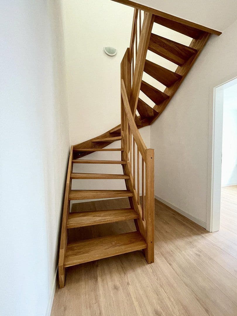 Pronájem bytu 4+1 149 m², Brühl, Bádensko-Württembersko Pronájem bytu 4+1 149 m², Brühl, Bádensko-Württembersko