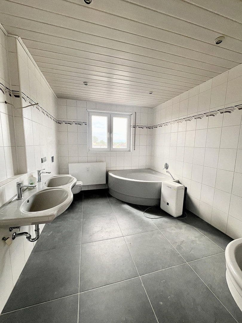 Pronájem bytu 4+1 149 m², Brühl, Bádensko-Württembersko Pronájem bytu 4+1 149 m², Brühl, Bádensko-Württembersko