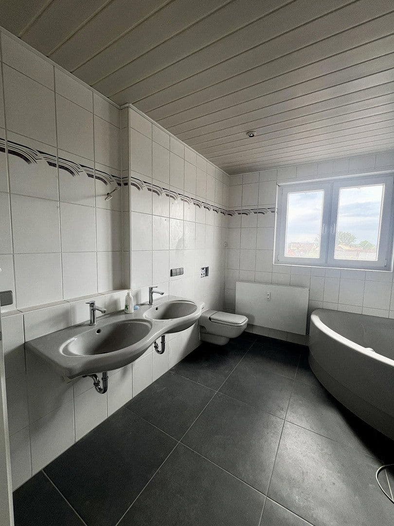 Pronájem bytu 4+1 149 m², Brühl, Bádensko-Württembersko Pronájem bytu 4+1 149 m², Brühl, Bádensko-Württembersko