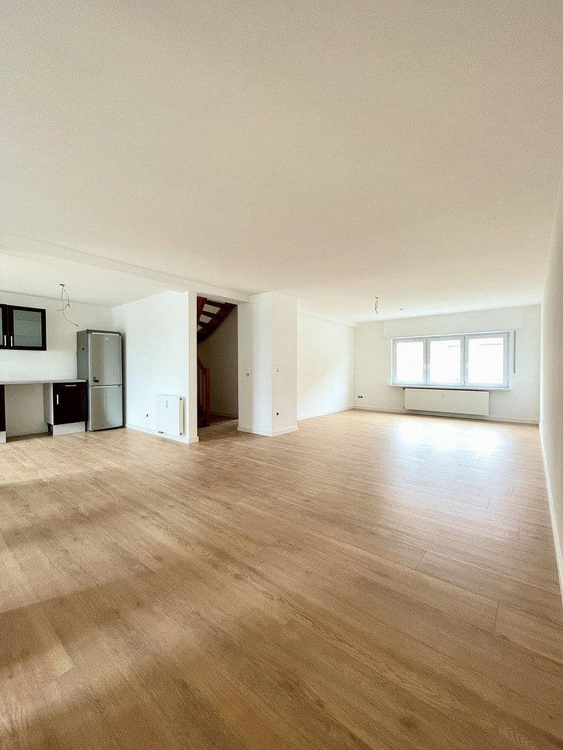 Pronájem bytu 4+1 149 m², Brühl, Bádensko-Württembersko Pronájem bytu 4+1 149 m², Brühl, Bádensko-Württembersko