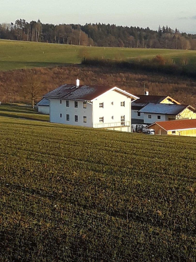 Pronájem bytu 4+1 110 m², Kirchdorf bei Haag in Oberbayern, Bavorsko Pronájem bytu 4+1 110 m², Kirchdorf bei Haag in Oberbayern, Bavorsko
