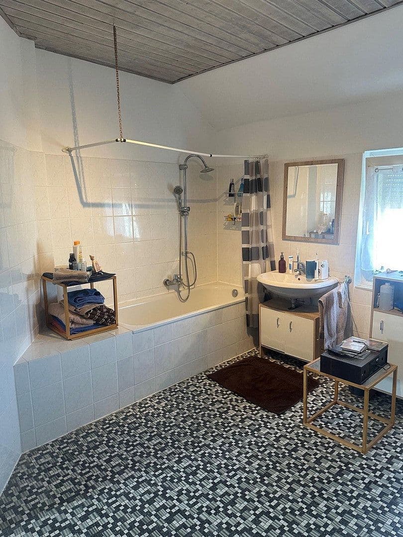 Pronájem bytu 3+1 88 m², Ringstraße 16, Höhr-Grenzhausen, Porýní-Falc Pronájem bytu 3+1 88 m², Ringstraße 16, Höhr-Grenzhausen, Porýní-Falc