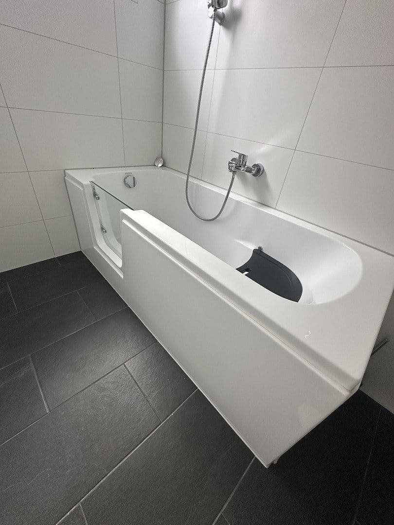Pronájem bytu 3+1 72 m², Grandstraße 44, Essen, Severní Porýní-Vestfálsko Pronájem bytu 3+1 72 m², Grandstraße 44, Essen, Severní Porýní-Vestfálsko