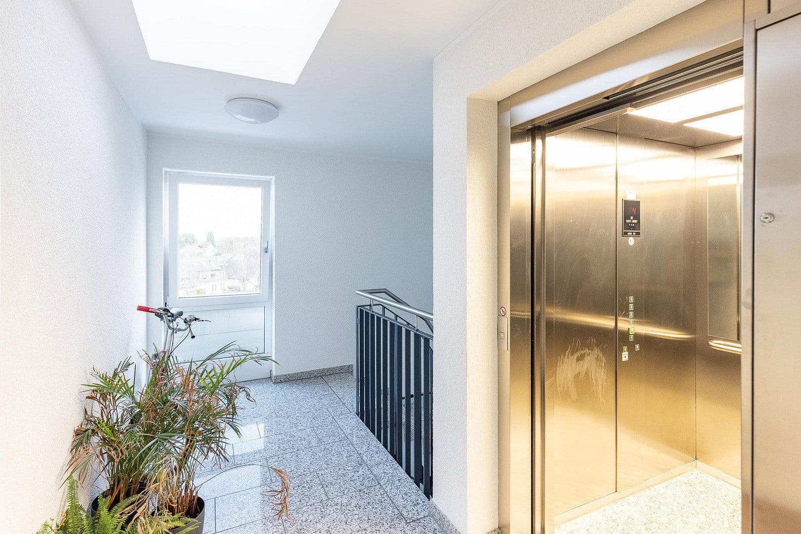 Pronájem bytu 3+1 142 m², Köln, Severní Porýní-Vestfálsko Pronájem bytu 3+1 142 m², Köln, Severní Porýní-Vestfálsko