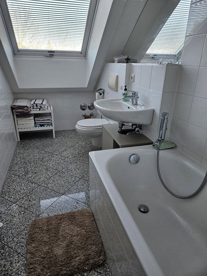Pronájem bytu 2+1 53 m², Lerchenauer Str. 176, München, Bavorsko Pronájem bytu 2+1 53 m², Lerchenauer Str. 176, München, Bavorsko