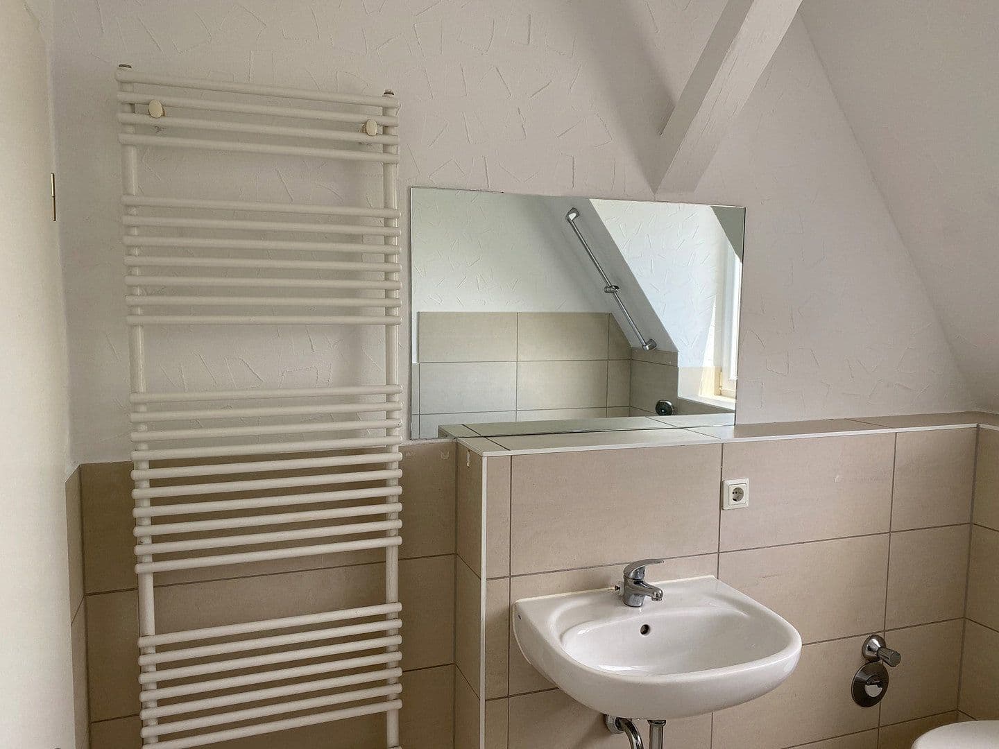 Pronájem bytu 3+1 95 m², Rousseaustr. 17, Starohrad, Durynsko Pronájem bytu 3+1 95 m², Rousseaustr. 17, Starohrad, Durynsko