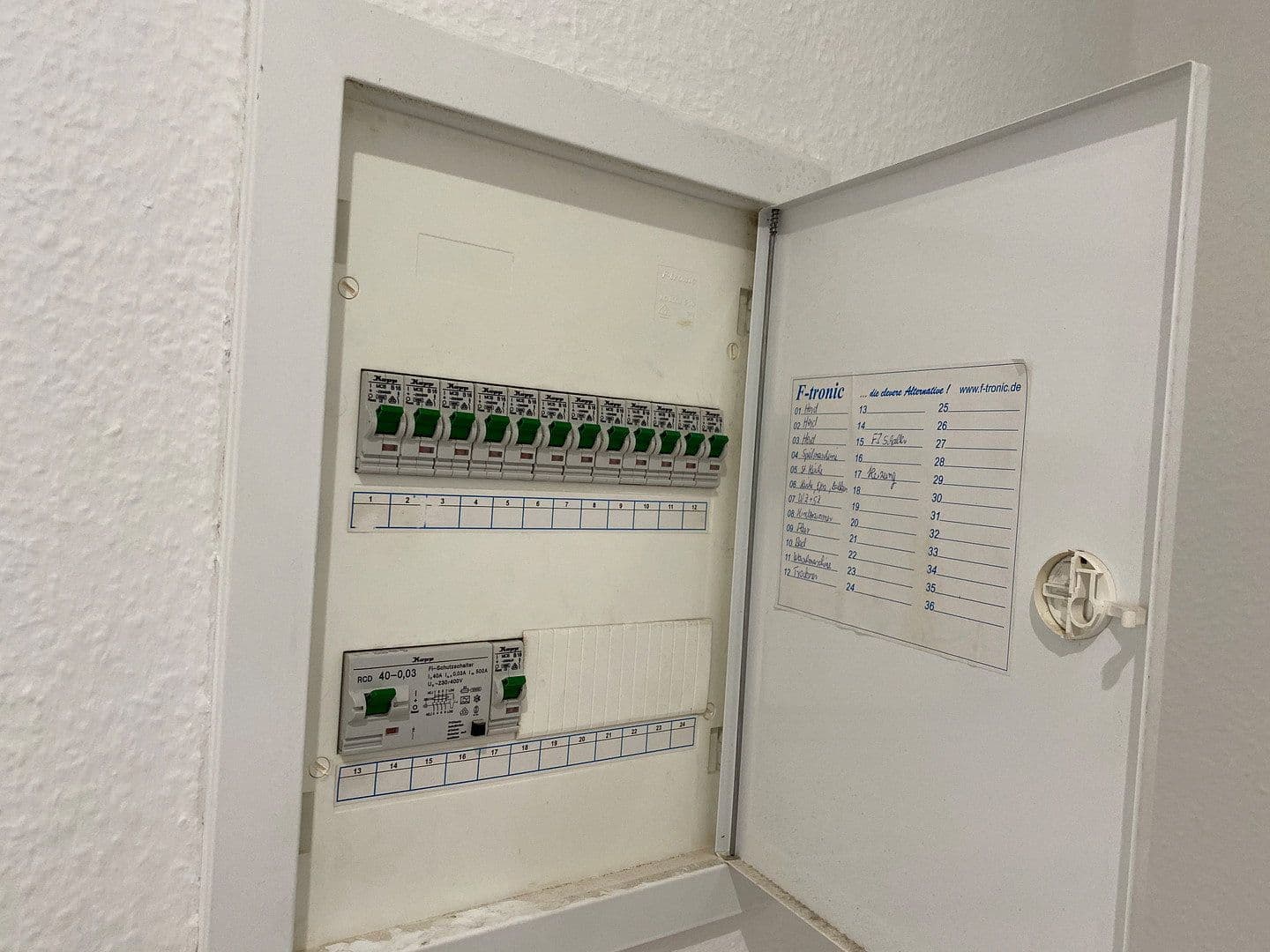 Pronájem bytu 3+1 95 m², Rousseaustr. 17, Starohrad, Durynsko Pronájem bytu 3+1 95 m², Rousseaustr. 17, Starohrad, Durynsko