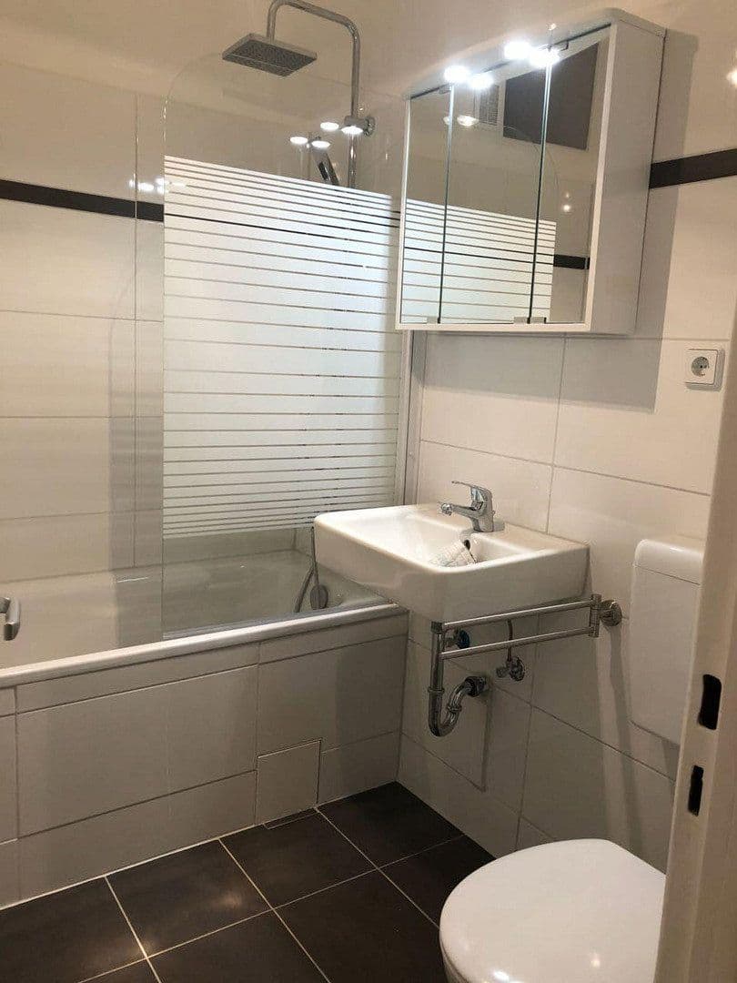 Pronájem bytu 1+1 43 m², Britzer Damm 50, Berlin, Berlín Pronájem bytu 1+1 43 m², Britzer Damm 50, Berlin, Berlín