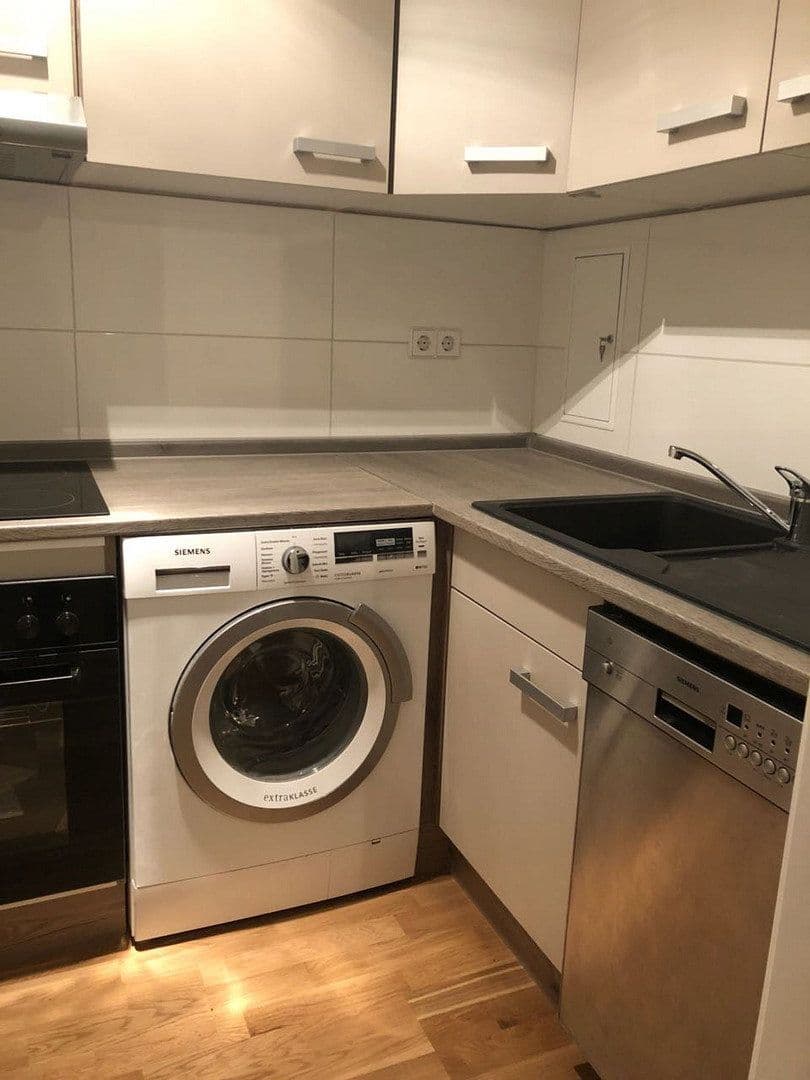 Pronájem bytu 1+1 43 m², Britzer Damm 50, Berlin, Berlín Pronájem bytu 1+1 43 m², Britzer Damm 50, Berlin, Berlín