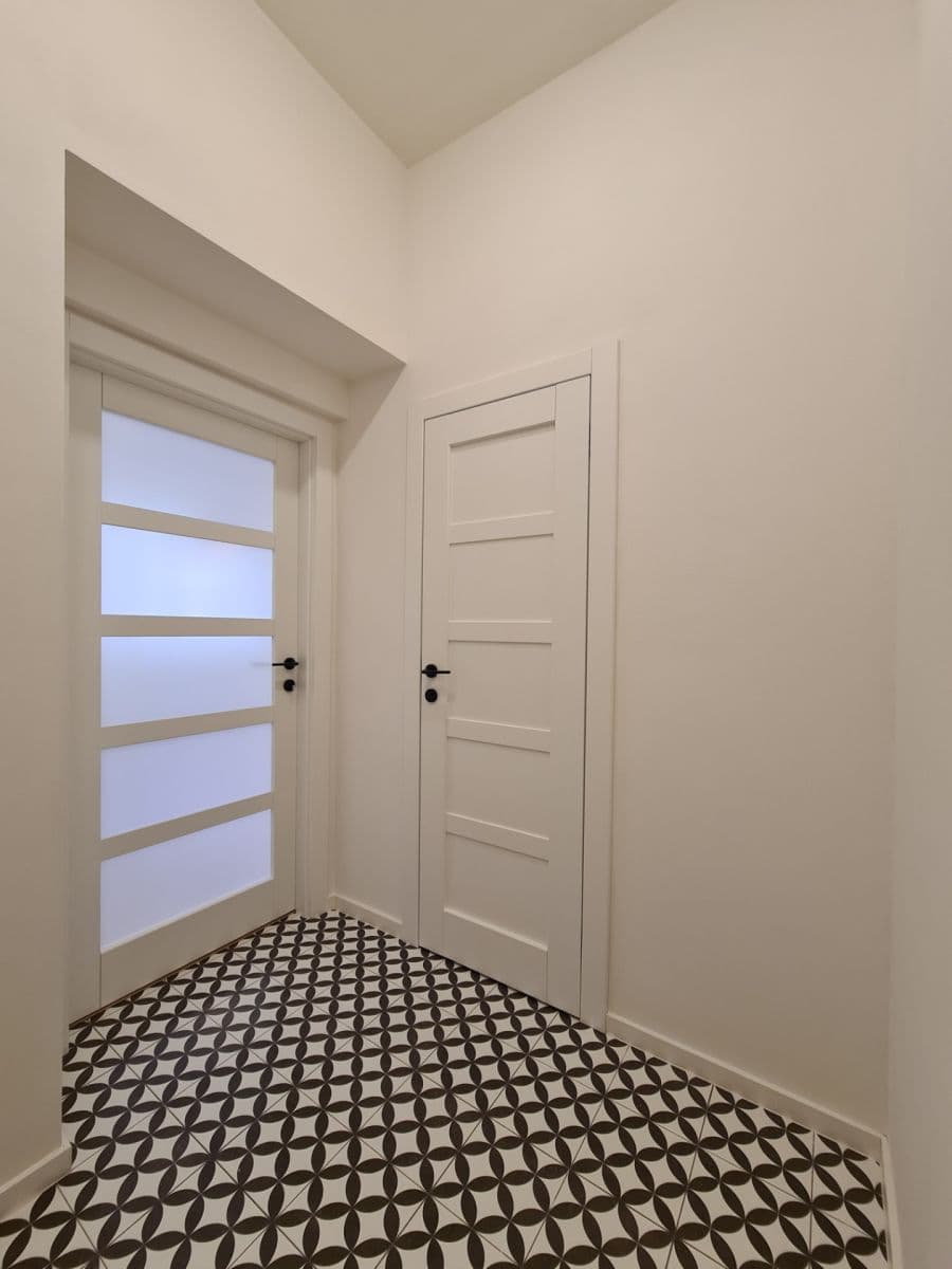 Pronájem bytu 1+kk 27 m², Holandská, Praha, Praha Pronájem bytu 1+kk 27 m², Holandská, Praha, Praha