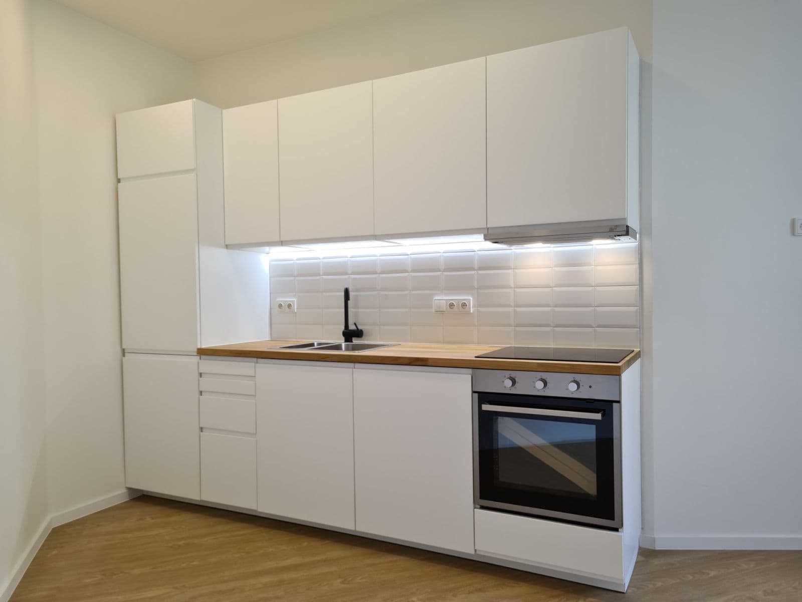 Pronájem bytu 1+kk 27 m², Holandská, Praha, Praha Pronájem bytu 1+kk 27 m², Holandská, Praha, Praha