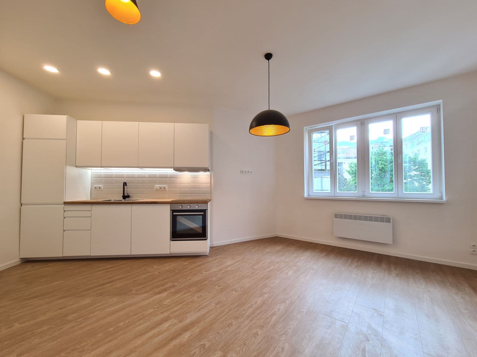 Pronájem bytu 1+kk 27 m², Holandská, Praha, Praha Pronájem bytu 1+kk 27 m², Holandská, Praha, Praha