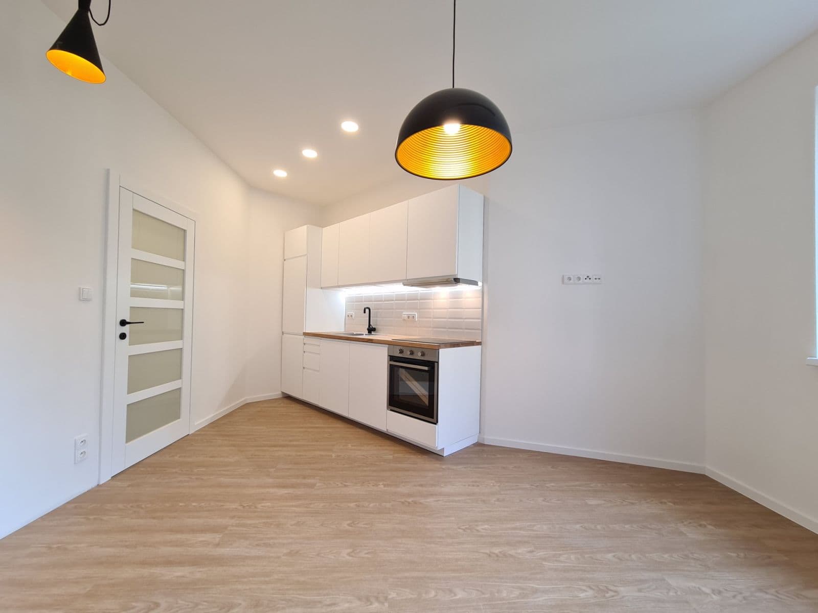 Pronájem bytu 1+kk 27 m², Holandská, Praha, Praha Pronájem bytu 1+kk 27 m², Holandská, Praha, Praha