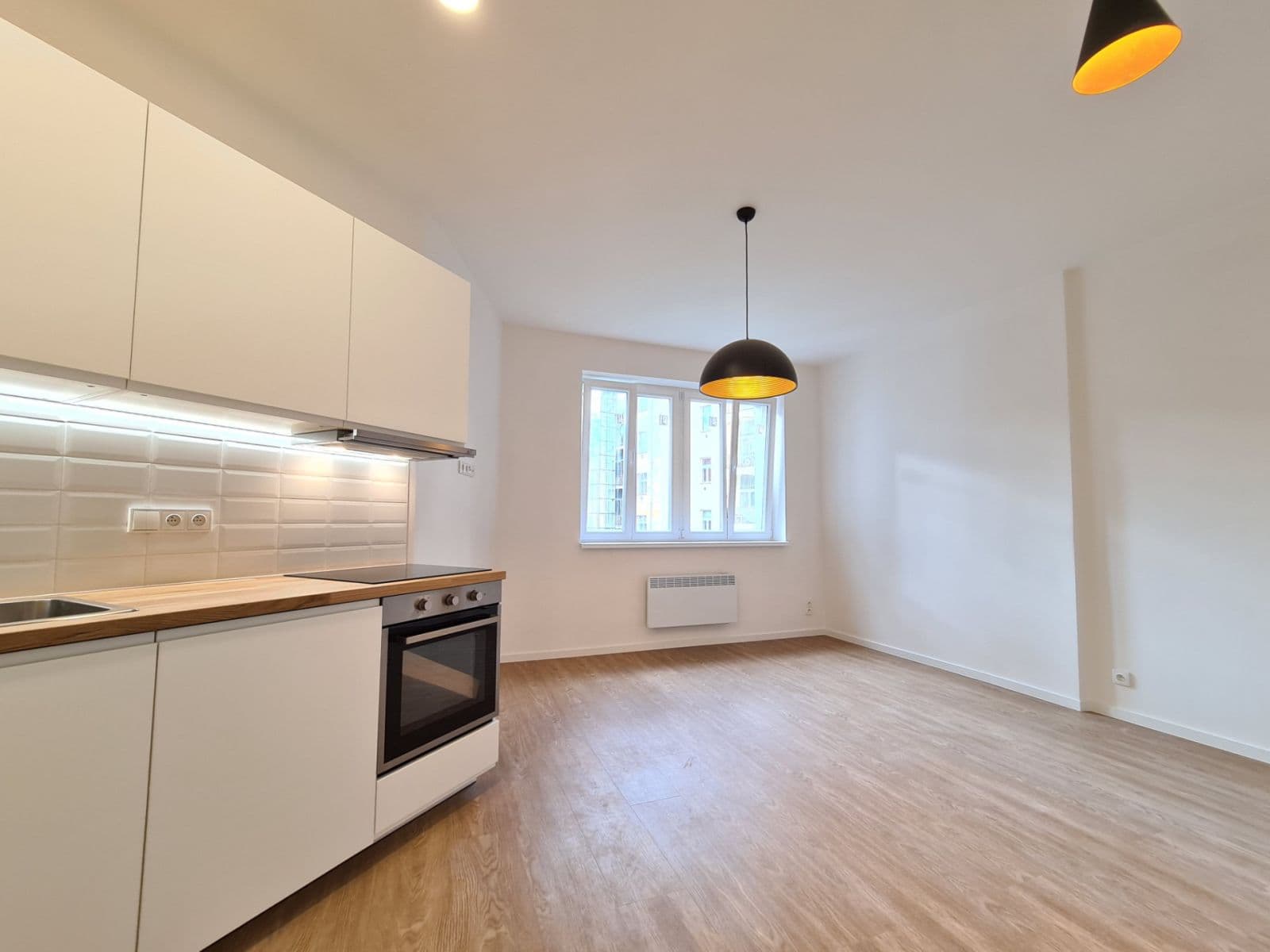 Pronájem bytu 1+kk 27 m², Holandská, Praha, Praha Pronájem bytu 1+kk 27 m², Holandská, Praha, Praha