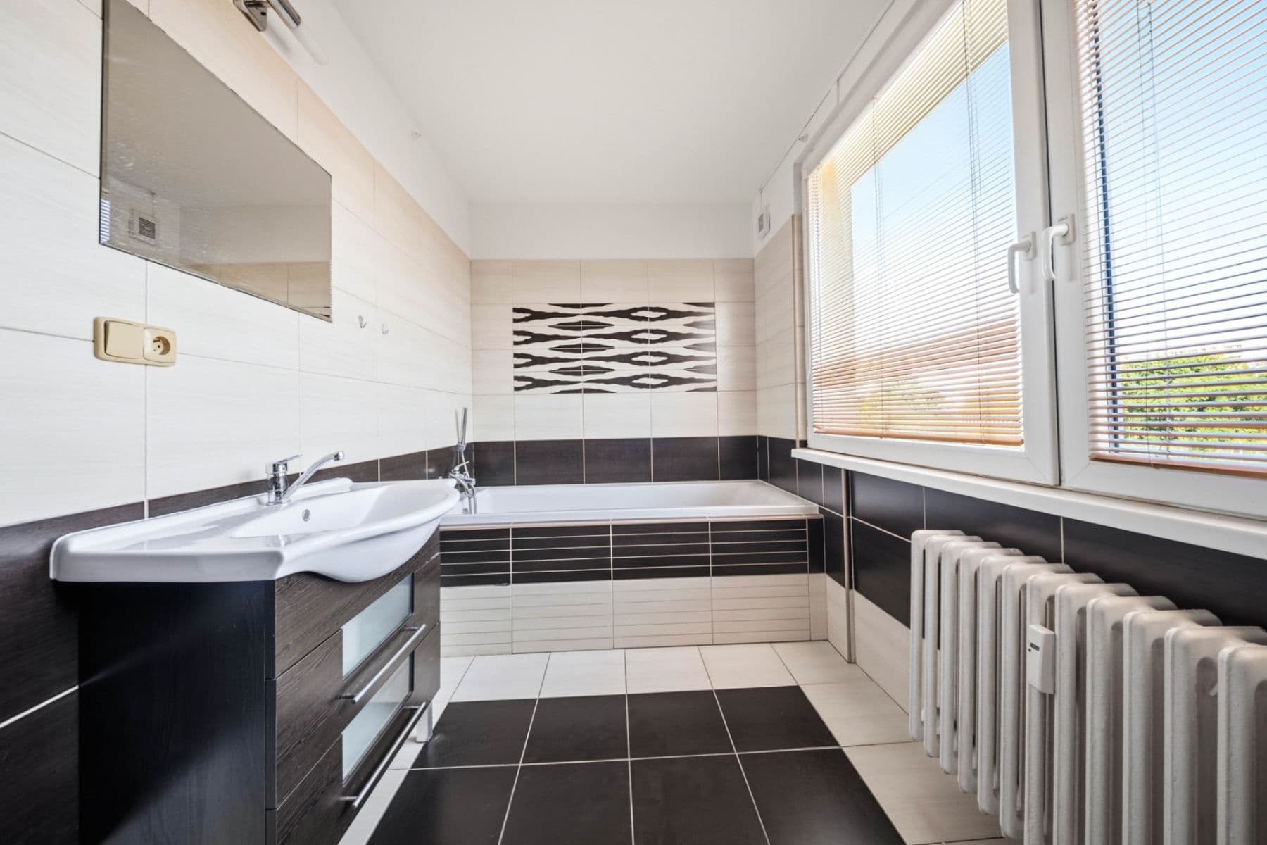 Prodej bytu 2+1 61 m², Mandysova, Hradec Králové, Královéhradecký kraj Prodej bytu 2+1 61 m², Mandysova, Hradec Králové, Královéhradecký kraj