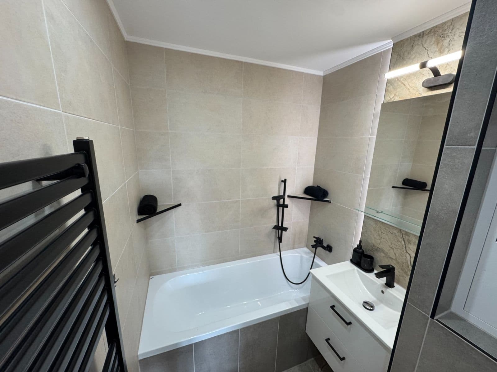 Prodej bytu 3+1 65 m², Dlouhá, Horní Slavkov, Karlovarský kraj Prodej bytu 3+1 65 m², Dlouhá, Horní Slavkov, Karlovarský kraj