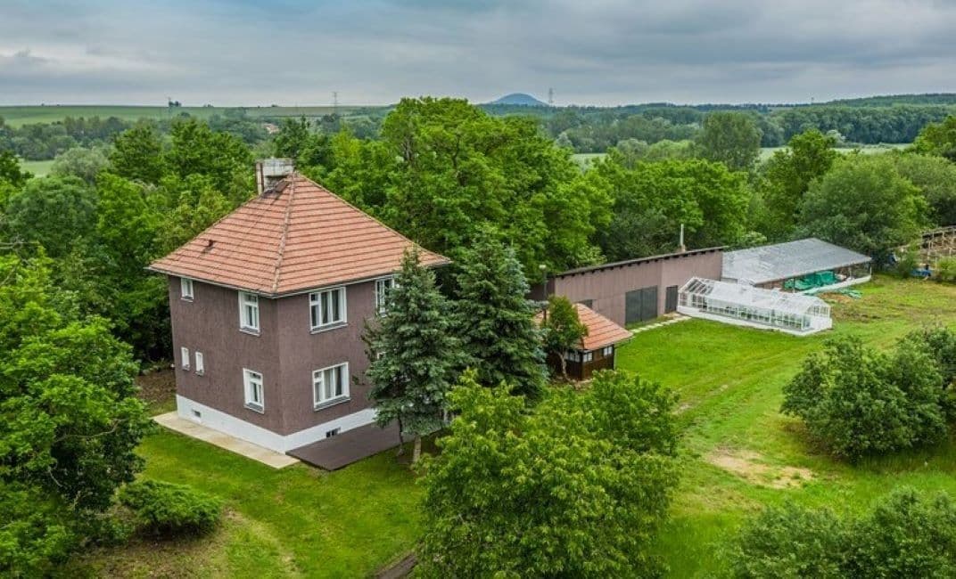 Prodej domu 240 m², pozemek 8.000 m², Velvary, Středočeský kraj Prodej domu 240 m², pozemek 8.000 m², Velvary, Středočeský kraj