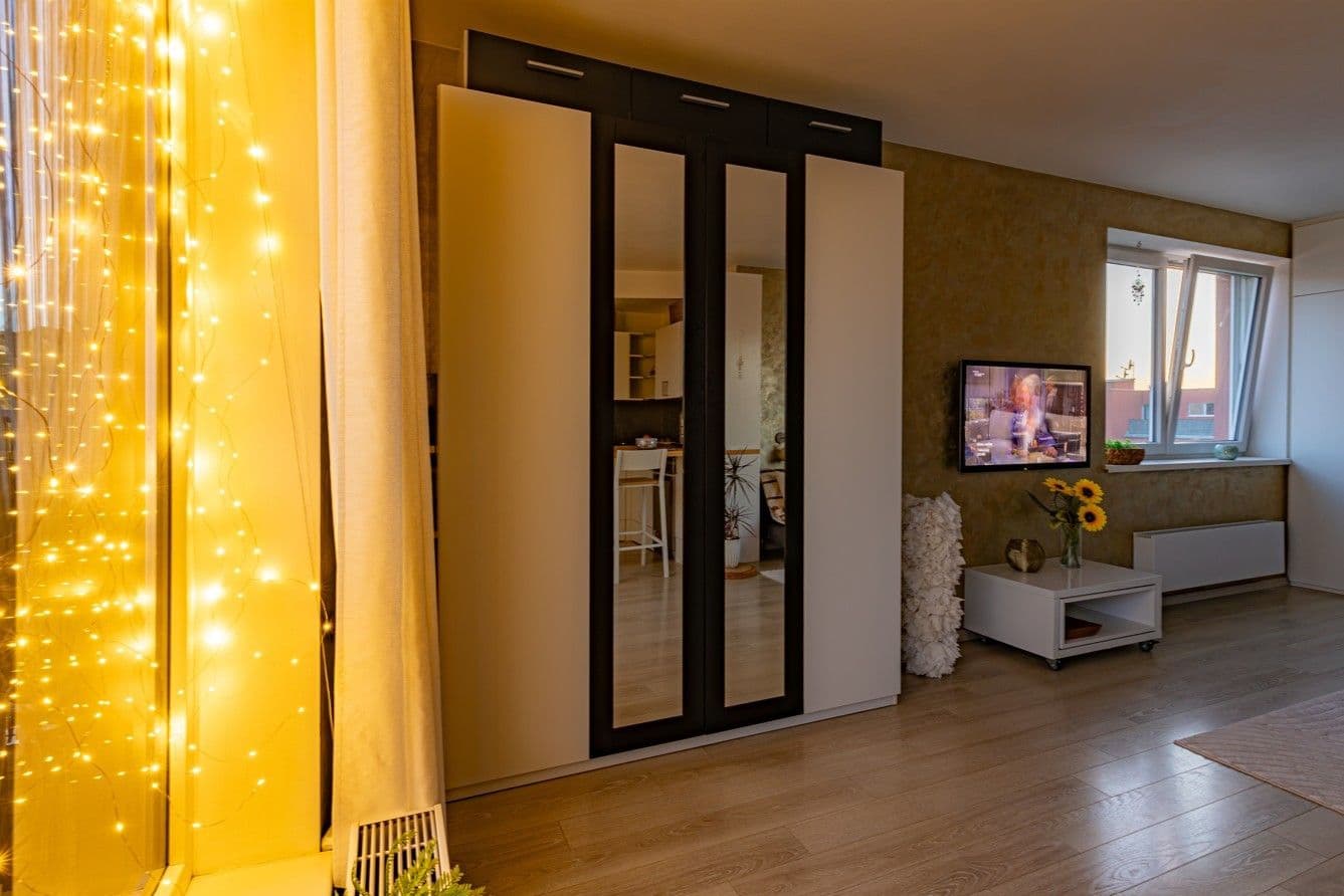 Prodej bytu 1+kk 35 m², Žitná, Hostivice, Středočeský kraj Prodej bytu 1+kk 35 m², Žitná, Hostivice, Středočeský kraj