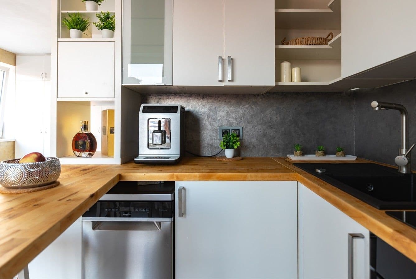 Prodej bytu 1+kk 35 m², Žitná, Hostivice, Středočeský kraj Prodej bytu 1+kk 35 m², Žitná, Hostivice, Středočeský kraj