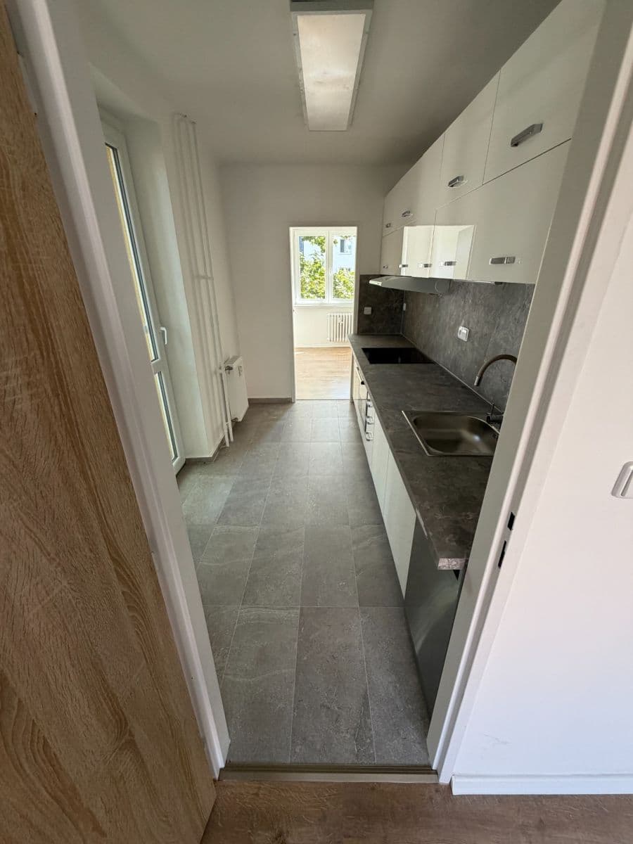 Pronájem bytu 3+1 55 m², Velká Hradební, Ústí nad Labem, Ústecký kraj Pronájem bytu 3+1 55 m², Velká Hradební, Ústí nad Labem, Ústecký kraj