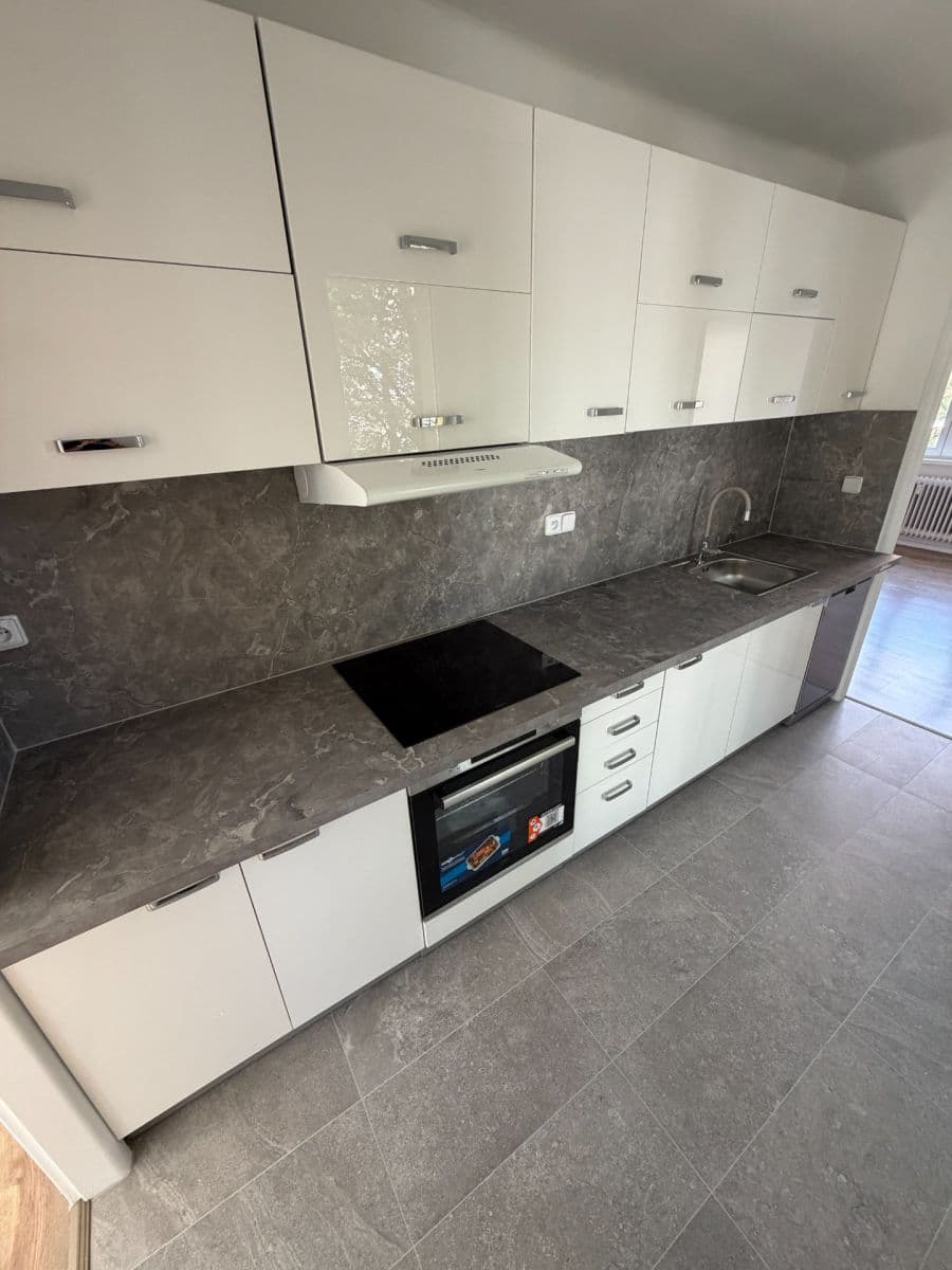 Pronájem bytu 3+1 55 m², Velká Hradební, Ústí nad Labem, Ústecký kraj Pronájem bytu 3+1 55 m², Velká Hradební, Ústí nad Labem, Ústecký kraj