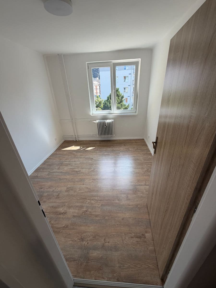 Pronájem bytu 3+1 55 m², Velká Hradební, Ústí nad Labem, Ústecký kraj Pronájem bytu 3+1 55 m², Velká Hradební, Ústí nad Labem, Ústecký kraj