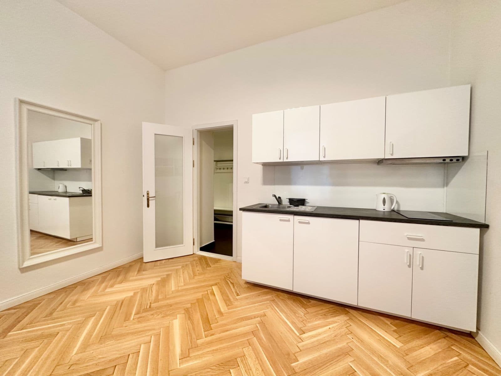 Pronájem bytu 1+kk 37 m², Šimáčkova, Praha, Praha Pronájem bytu 1+kk 37 m², Šimáčkova, Praha, Praha