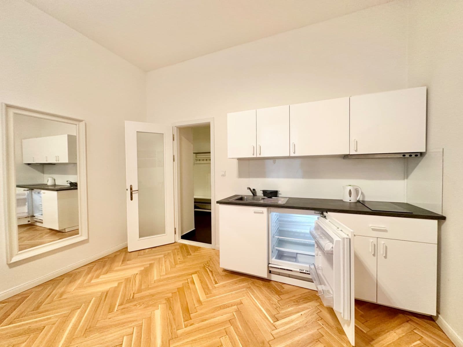Pronájem bytu 1+kk 37 m², Šimáčkova, Praha, Praha Pronájem bytu 1+kk 37 m², Šimáčkova, Praha, Praha
