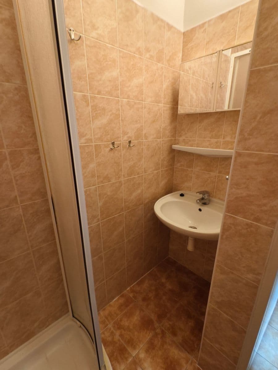 Pronájem bytu 1+1 37 m², Jaromírova, Praha, Praha Pronájem bytu 1+1 37 m², Jaromírova, Praha, Praha