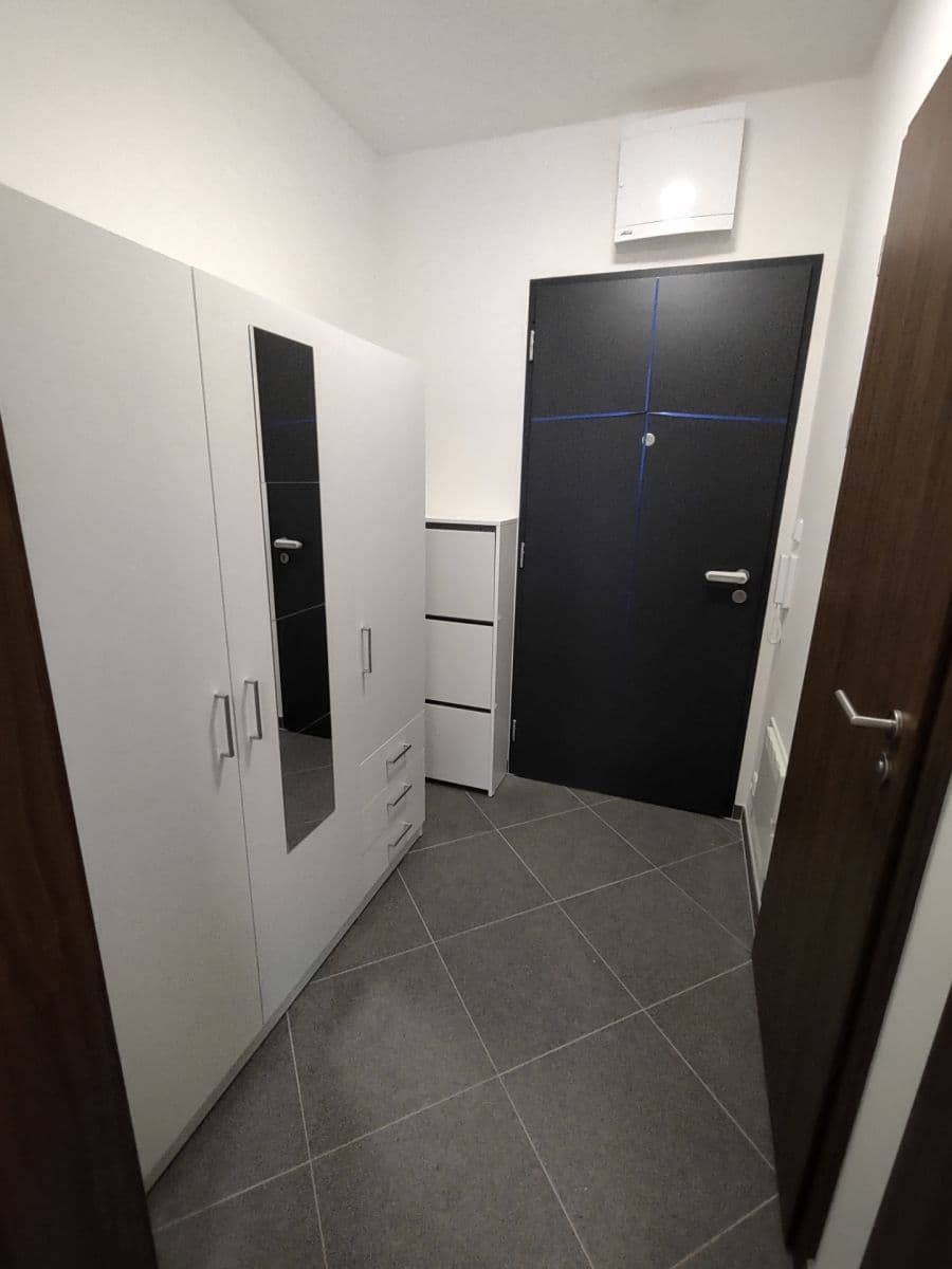 Pronájem bytu 1+kk 25 m², Nádražní, Kralupy nad Vltavou, Středočeský kraj Pronájem bytu 1+kk 25 m², Nádražní, Kralupy nad Vltavou, Středočeský kraj