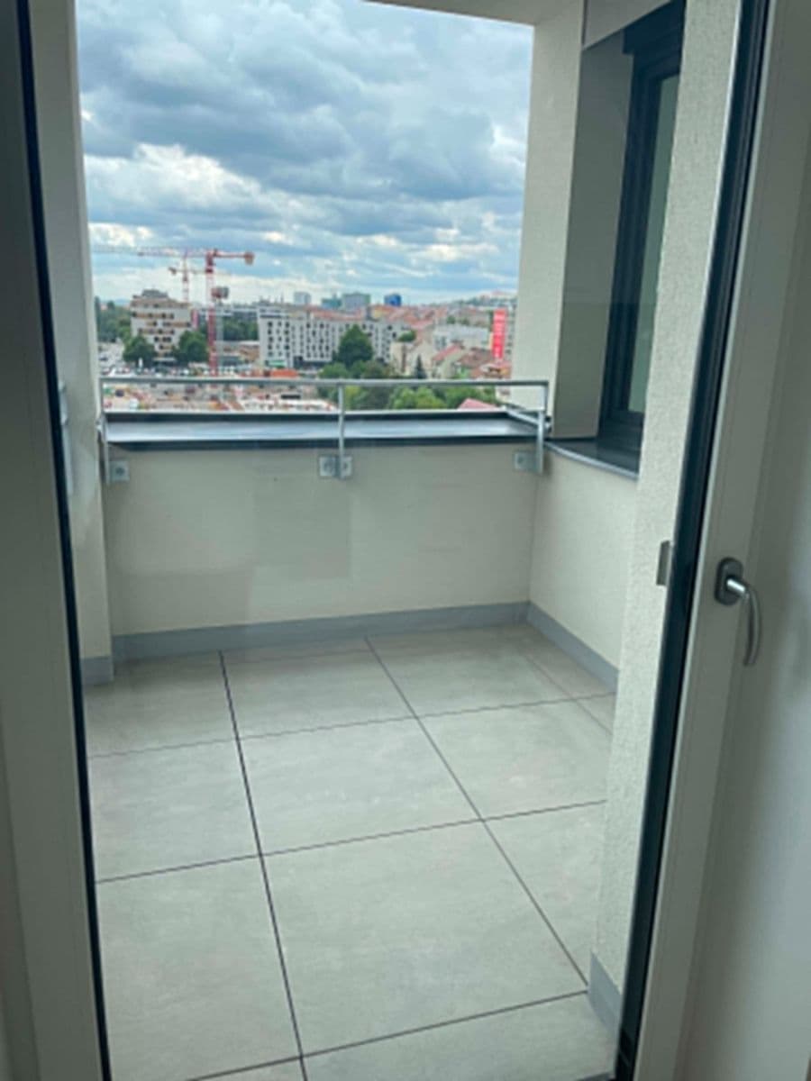 Pronájem bytu 3+1 70 m², Střední, Brno, Jihomoravský kraj Pronájem bytu 3+1 70 m², Střední, Brno, Jihomoravský kraj