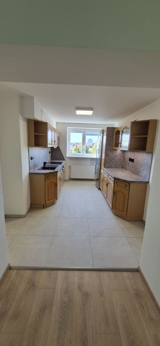 Pronájem bytu 3+1 69 m², Labská kotlina, Hradec Králové, Královéhradecký kraj Pronájem bytu 3+1 69 m², Labská kotlina, Hradec Králové, Královéhradecký kraj