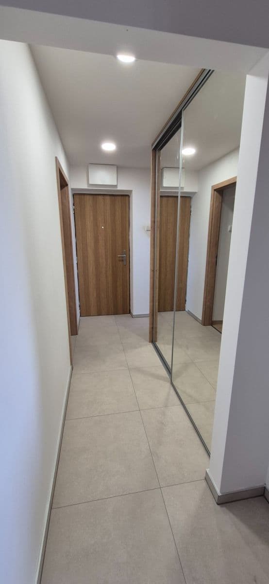 Pronájem bytu 3+1 69 m², Labská kotlina, Hradec Králové, Královéhradecký kraj Pronájem bytu 3+1 69 m², Labská kotlina, Hradec Králové, Královéhradecký kraj