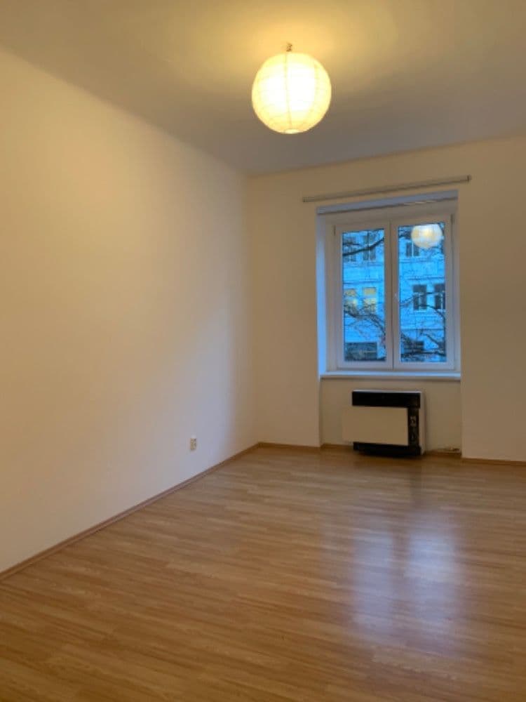 Pronájem bytu 2+1 54 m², 28. pluku, Praha, Praha Pronájem bytu 2+1 54 m², 28. pluku, Praha, Praha