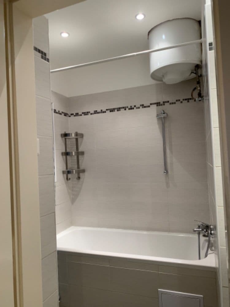 Pronájem bytu 2+1 54 m², 28. pluku, Praha, Praha Pronájem bytu 2+1 54 m², 28. pluku, Praha, Praha
