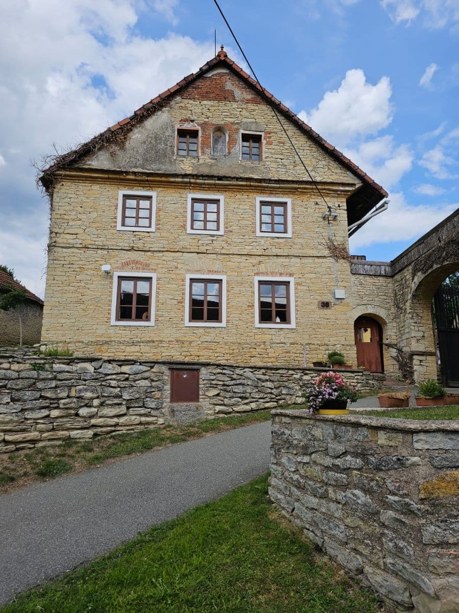Prodej domu 1.067 m², pozemek 1.970 m², Vraclav, Pardubický kraj Prodej domu 1.067 m², pozemek 1.970 m², Vraclav, Pardubický kraj